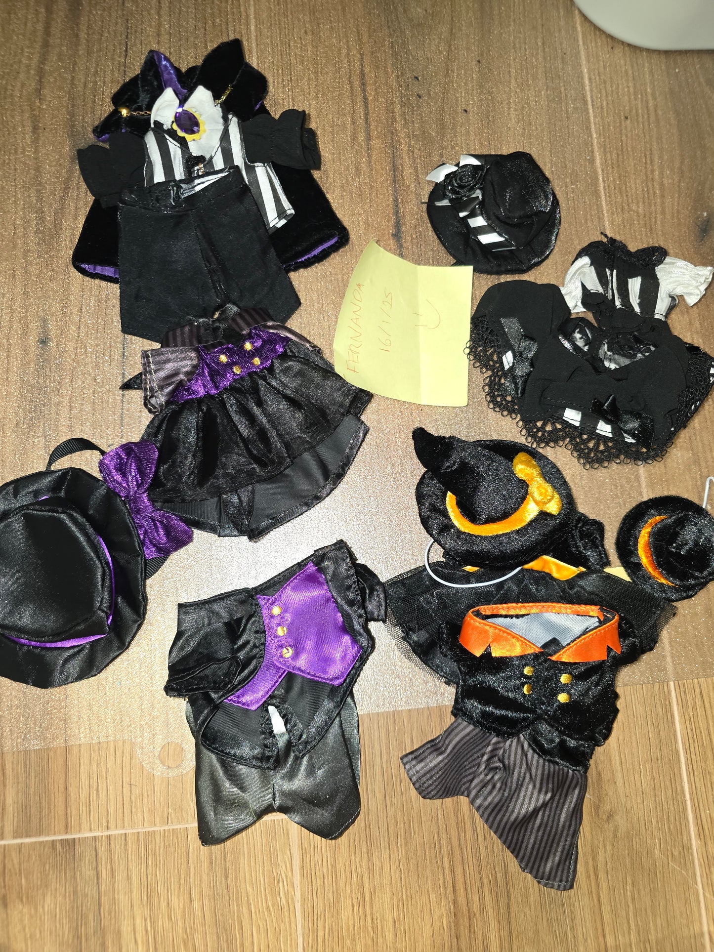 Nuimos outfits lot